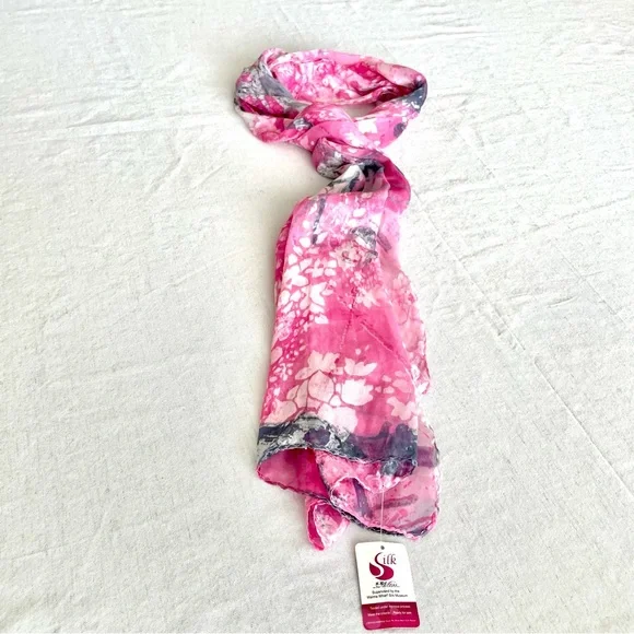 NWT Miss Museum Pink Floral Silk Scarf - Waima Wharf Museum Boutique - Picture 4 of 16